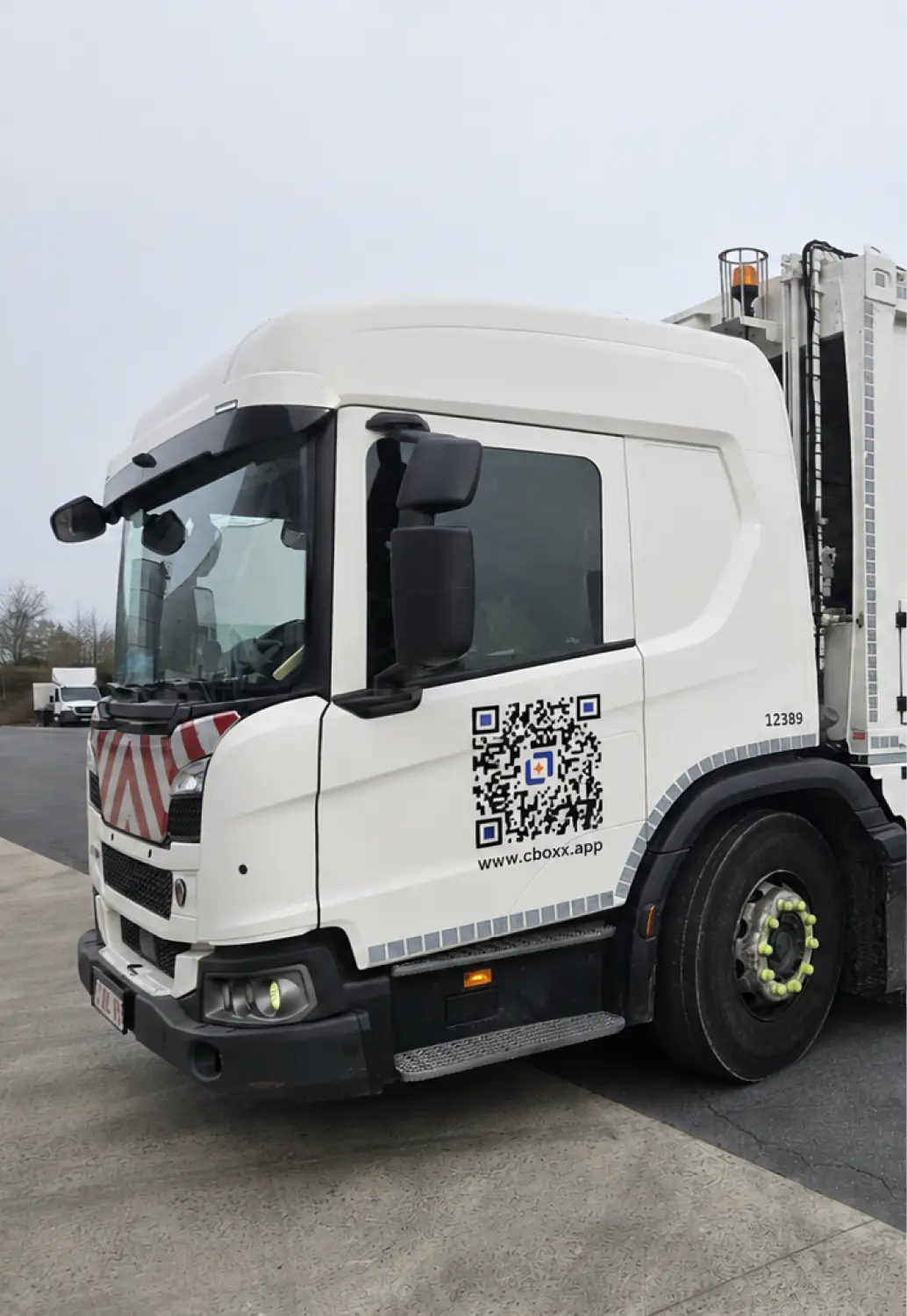 Camion de collecte de déchets connecté